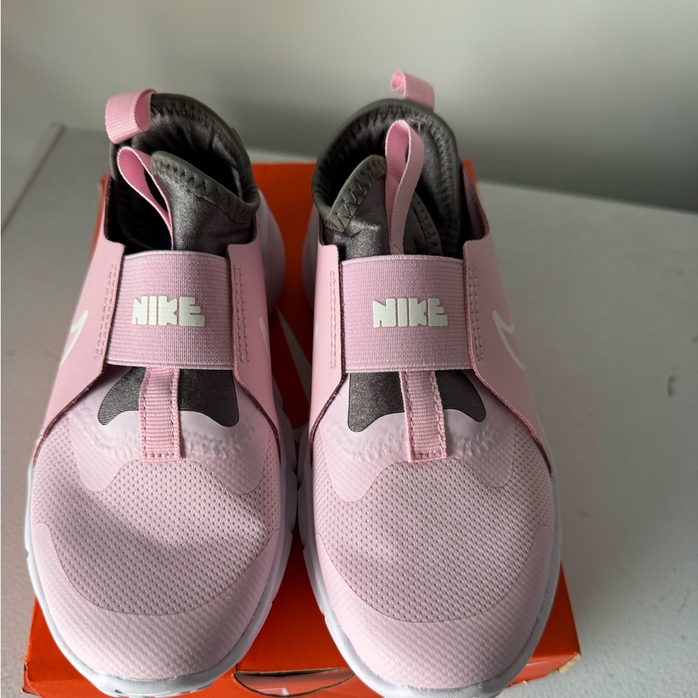 Nike Unisex-Child Flex Runner 2 Running Shoes, Size 1 Little Kid